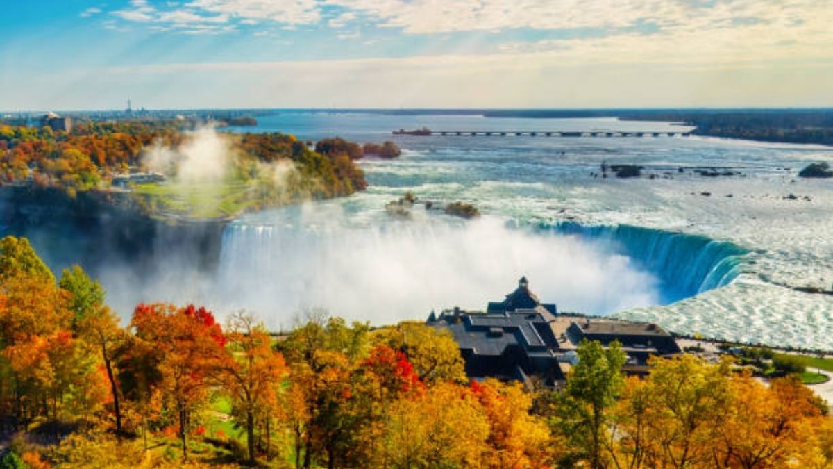 panoramic view of horseshoe falls at niagara falls, canada 20251112 102250 0000